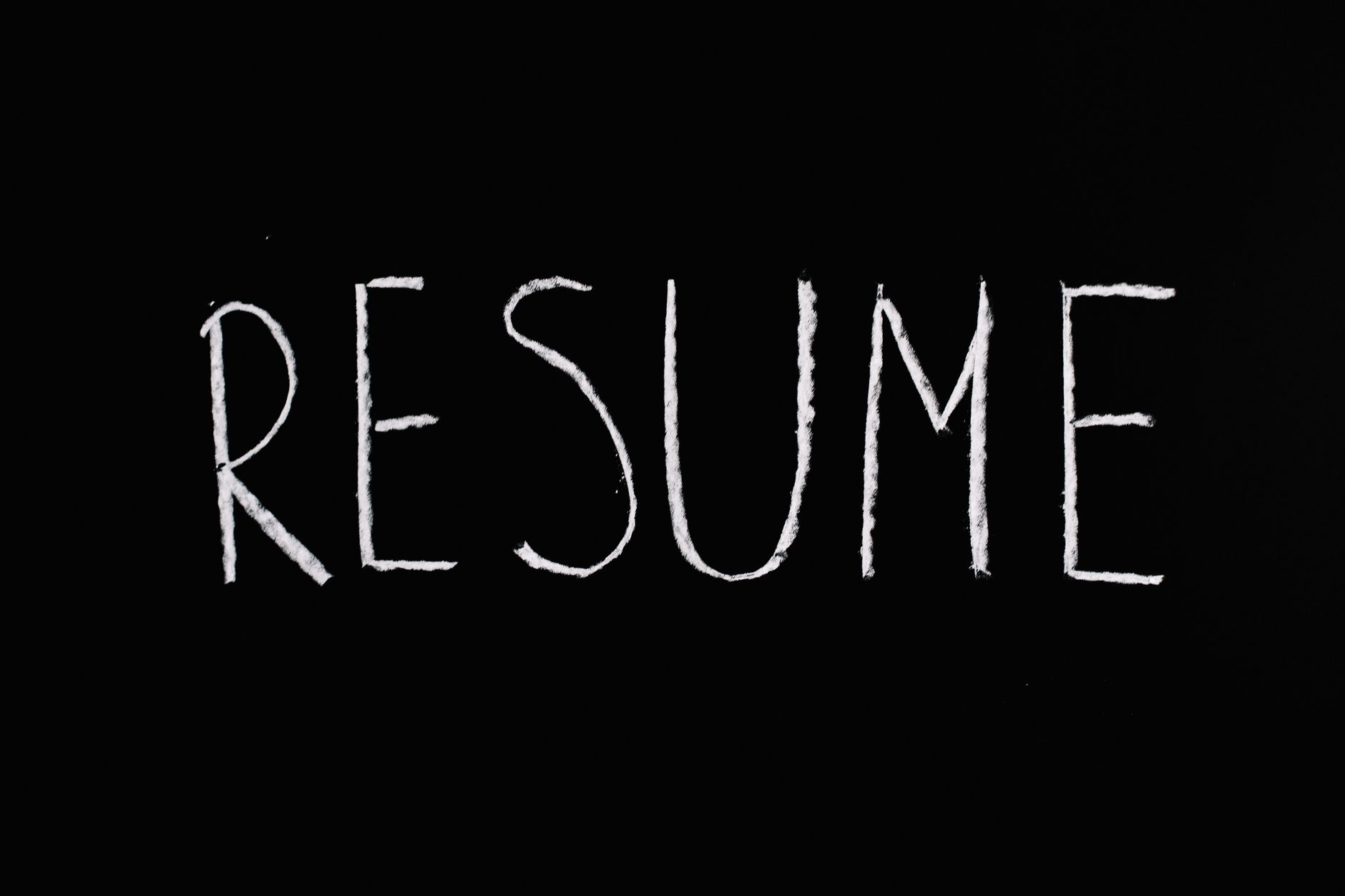 Buat CV karir yang bikin HR terkesan dengan 6 strategi unik