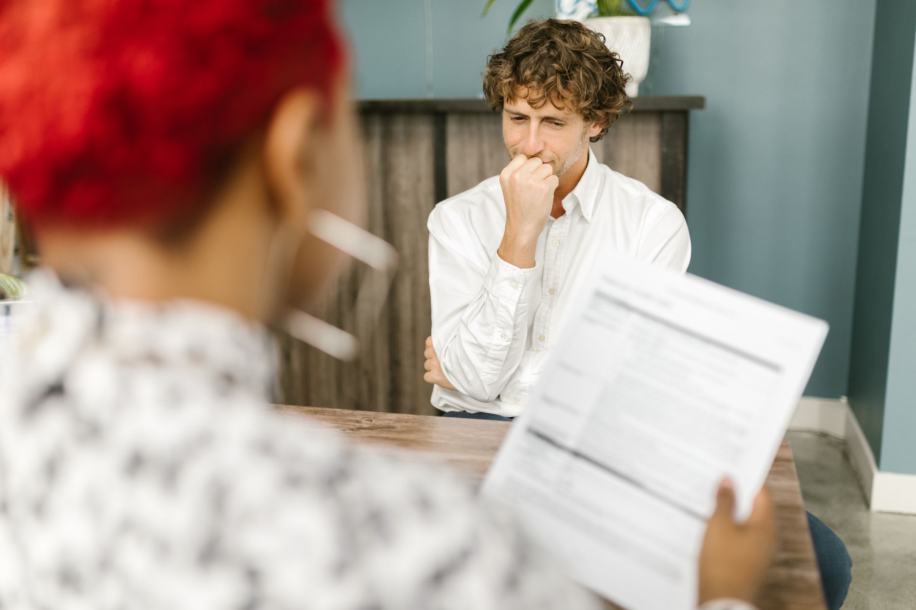 Buat CV karir yang bikin HR terkesan dengan 6 strategi unik